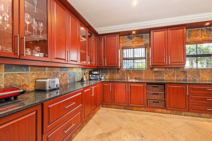 13 Bedroom Property for Sale in Plattekloof Western Cape